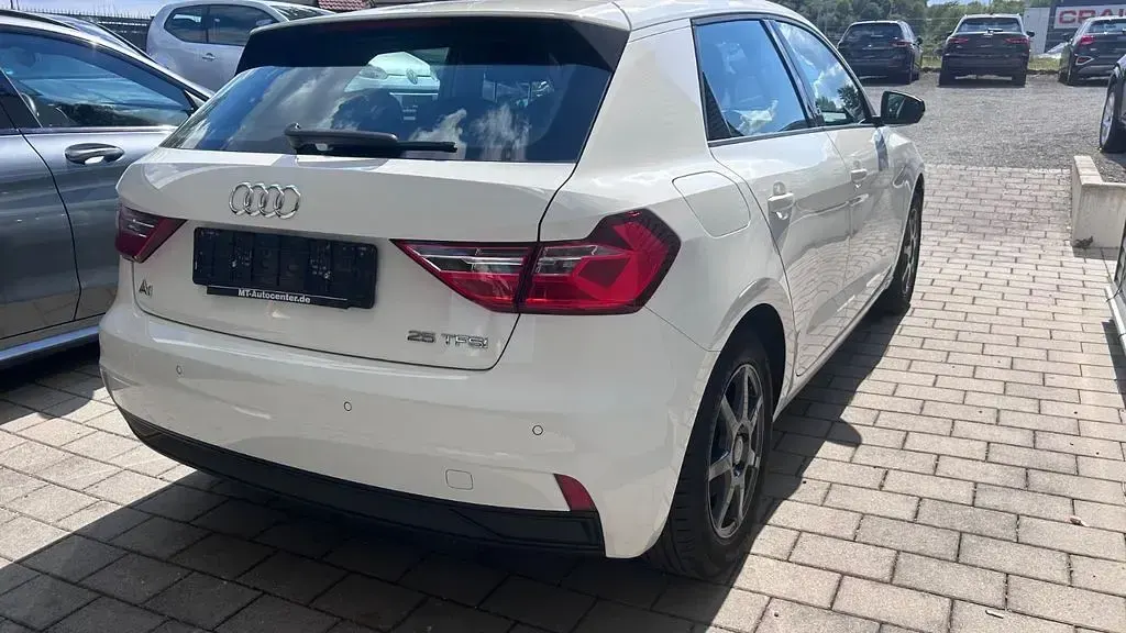 Gebraucht Audi A1 Sportback Basis 95 PS (69 kW) 2019 Cortinaweiss Kleinwagen