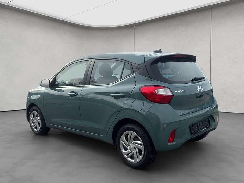 Neu Hyundai i10 Select 63 PS (46 kW) 2026 Mangrove green mineraleffekt Kleinwagen