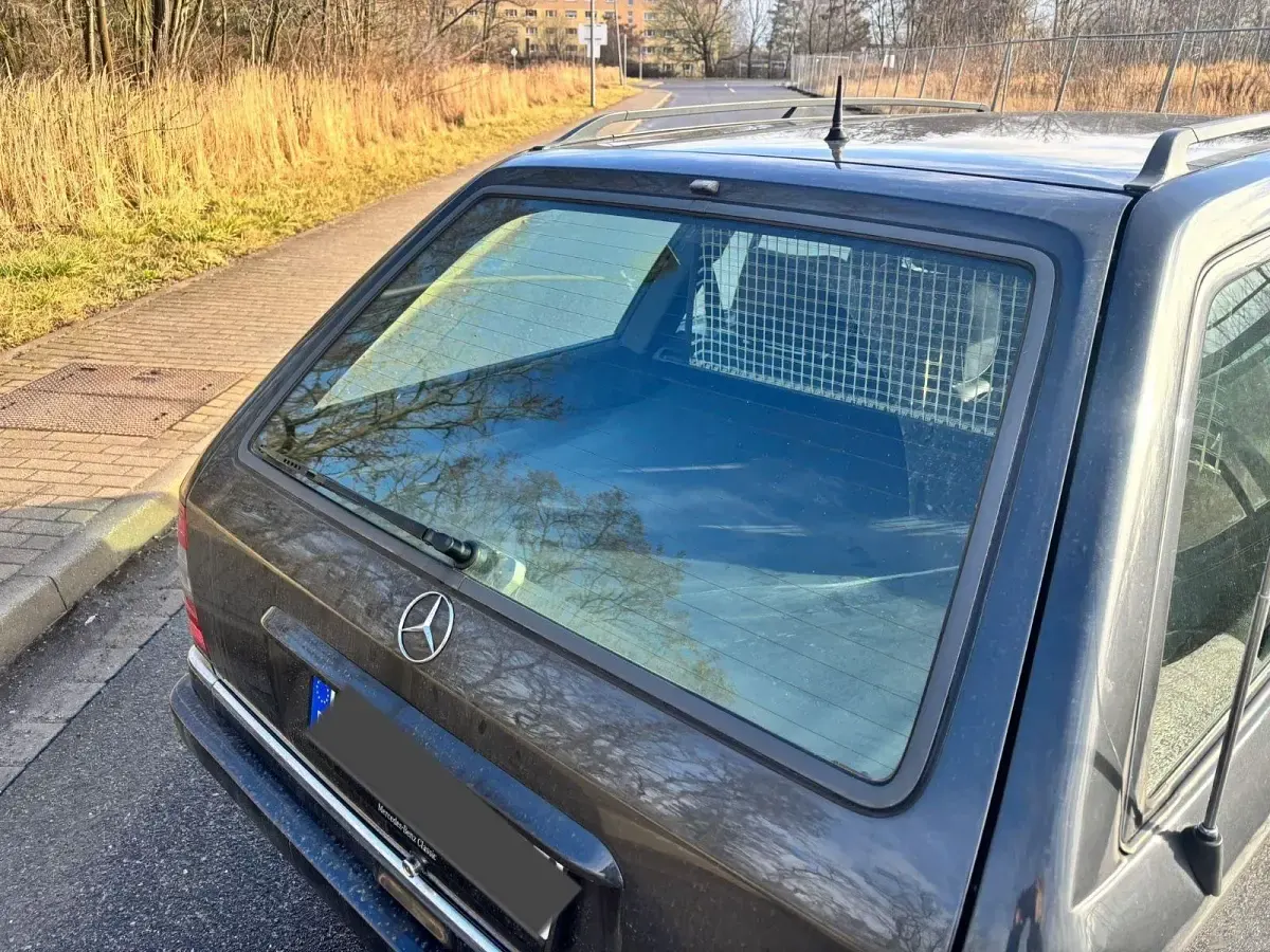 Gebraucht Mercedes E300 179 PS (131 kW) 1991 Grau Kombi