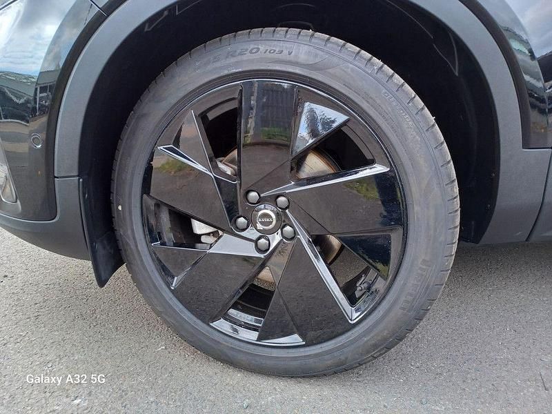 Gebraucht Volvo XC40 Plus 197 PS (144 kW) 2025 Schwarz / onyx schwarz SUV