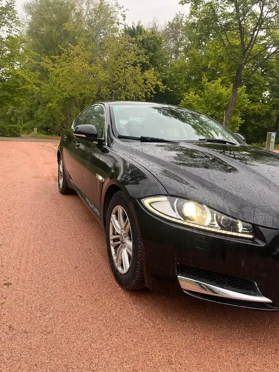 Gebraucht Jaguar XF Luxury 190 PS (139 kW) 2012 Schwarz Limousine