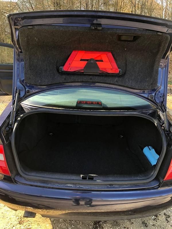 Second-hand Audi A4 101 CP (74 kW) 1997 Albastru Berlinǎ