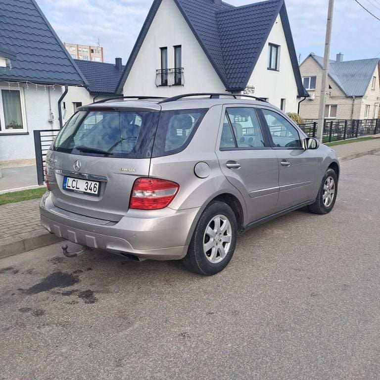 Grau Gebraucht 2007 Mercedes ML320 SUV | 6.400 € (Etwas zu teuer) - Bild 1/4
