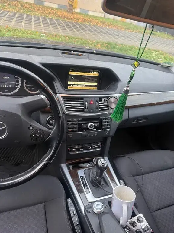 Gebraucht Mercedes E220 Elegance 170 PS (125 kW) 2010 Schwarz Limousine