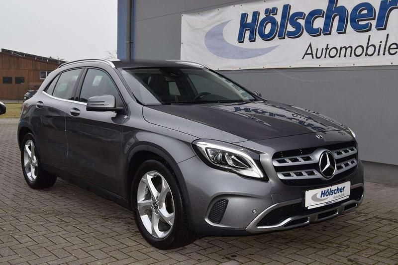 Gebraucht Mercedes GLA180 122 PS (89 kW) 2017 Mountaingrau SUV