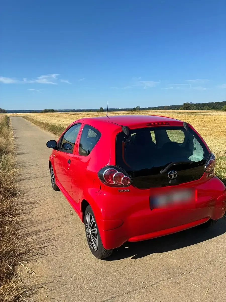 Gebraucht Toyota Aygo 68 PS (50 kW) 2010 Rot Kleinwagen