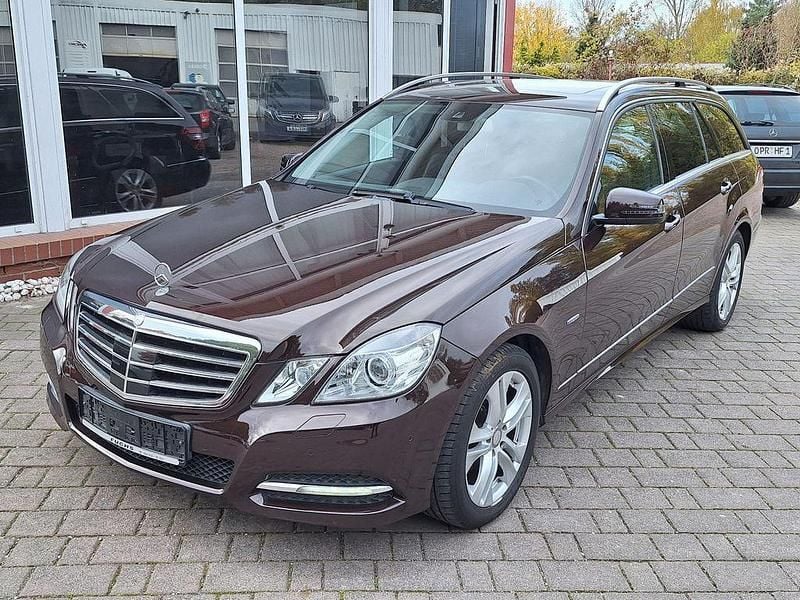 Cupritbraun (metallic) Gebraucht 2012 Mercedes E200 Kombi | 12.990 € (Fairer Preis) - Bild 1/4