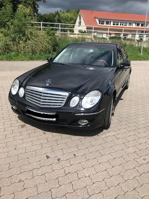 Schwarz Gebraucht 2008 Mercedes E220 Elegance Limousine | 4.600 € (Fairer Preis) - Bild 1/4