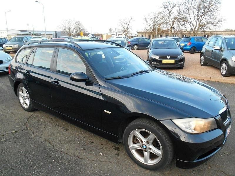 Gebraucht BMW 318 129 PS (94 kW) 2007 Schwarz Kombi