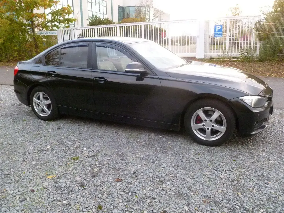 Używany BMW 320 Efficient Dynamics 163 KM (119 kW) 2014 Czarny Sedan/Limuzyna