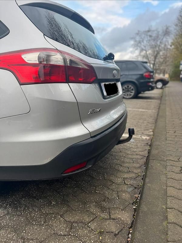 Gebraucht Ford Focus 116 PS (85 kW) 2011 Silber Kombi