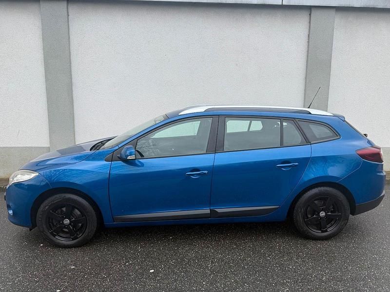 Gebraucht Renault Mégane GrandTour Expression 90 PS (66 kW) 2012 Blau Kombi
