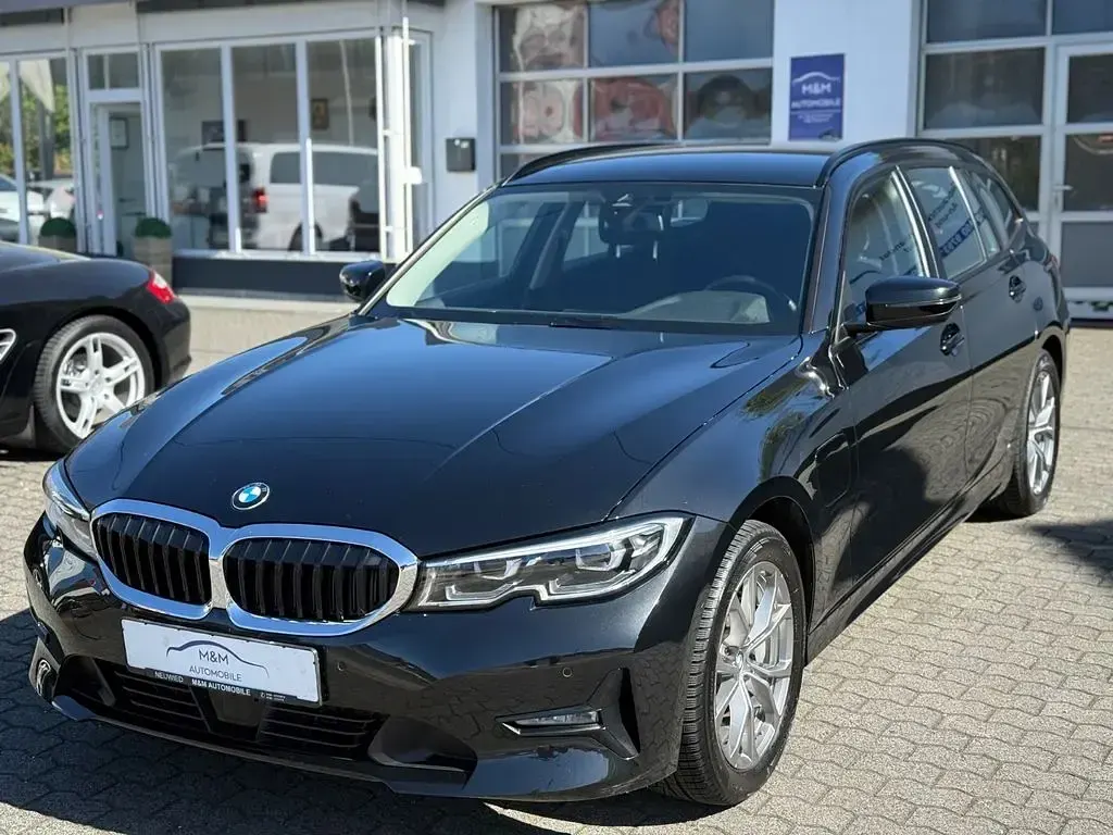 Używany BMW 330e Performance 292 KM (214 kW) 2021 Czarny Kombi