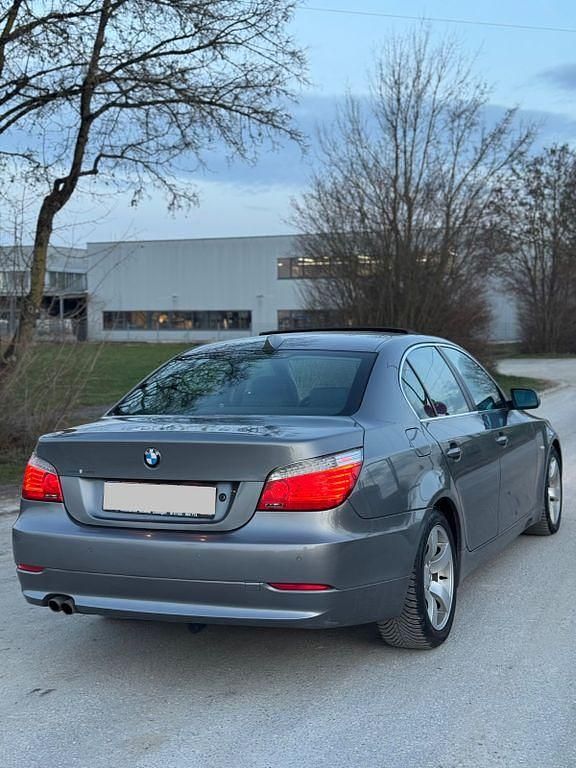 Gebraucht BMW 525 197 PS (144 kW) 2008 Grau Limousine