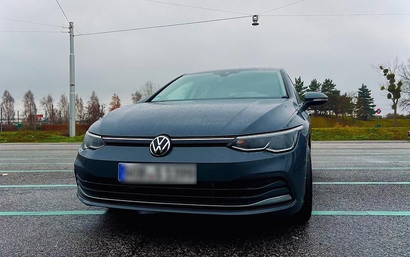 Grau Gebraucht 2023 VW Golf VIII Kleinwagen | 23.675 € (Superpreis) - Bild 1/4