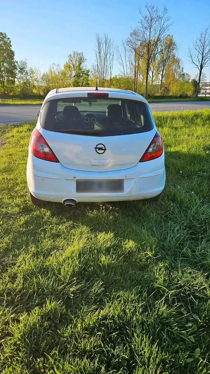 Gebraucht Opel Corsa 100 PS (73 kW) 2012 Weiß Kleinwagen