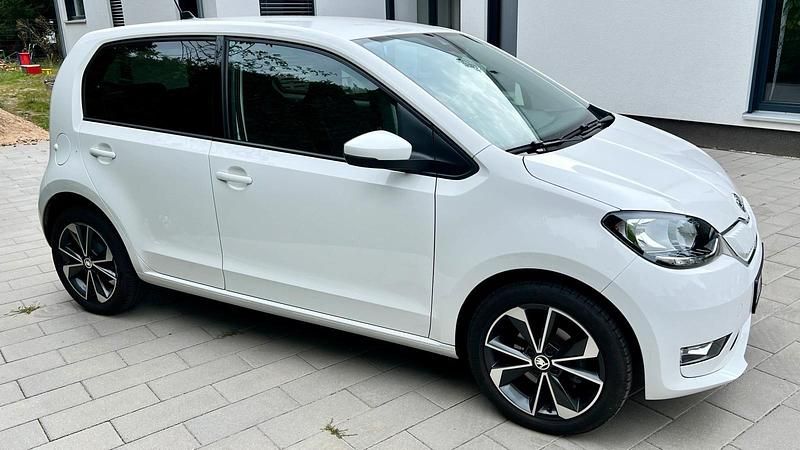 Weiß Gebraucht 2020 VW e-up! Kleinwagen | 11.500 € (Guter Preis) - Bild 1/4