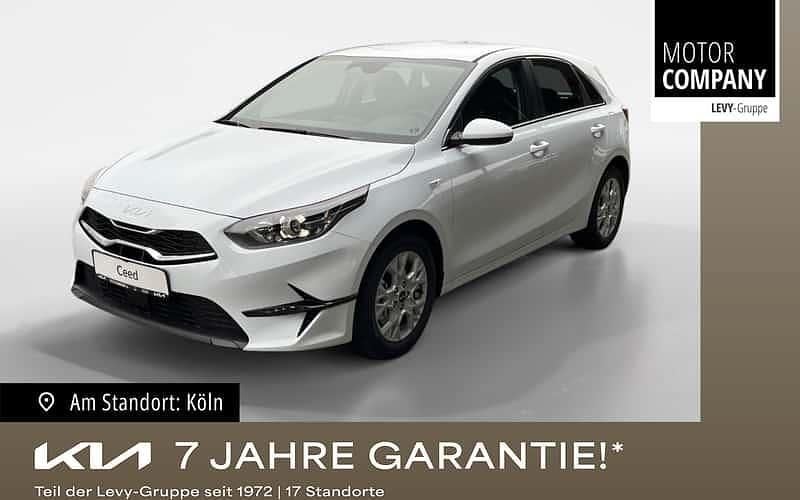 Weiß Neu 2025 Kia Ceed Vision Limousine | 22.980 € (Guter Preis) - Bild 1/4