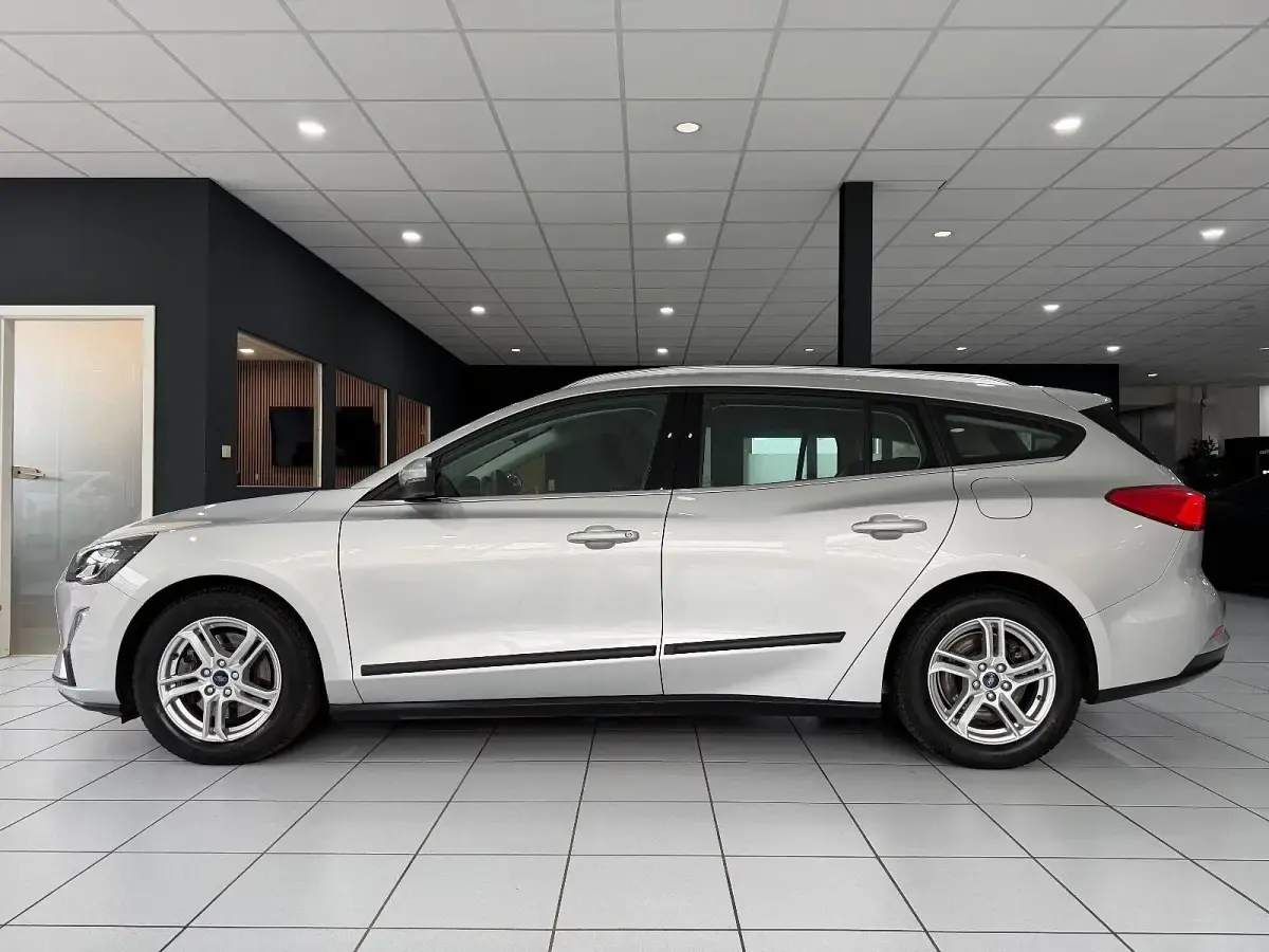 Gebraucht Ford Focus Cool & Connect 120 PS (88 kW) 2019 Silber Kombi