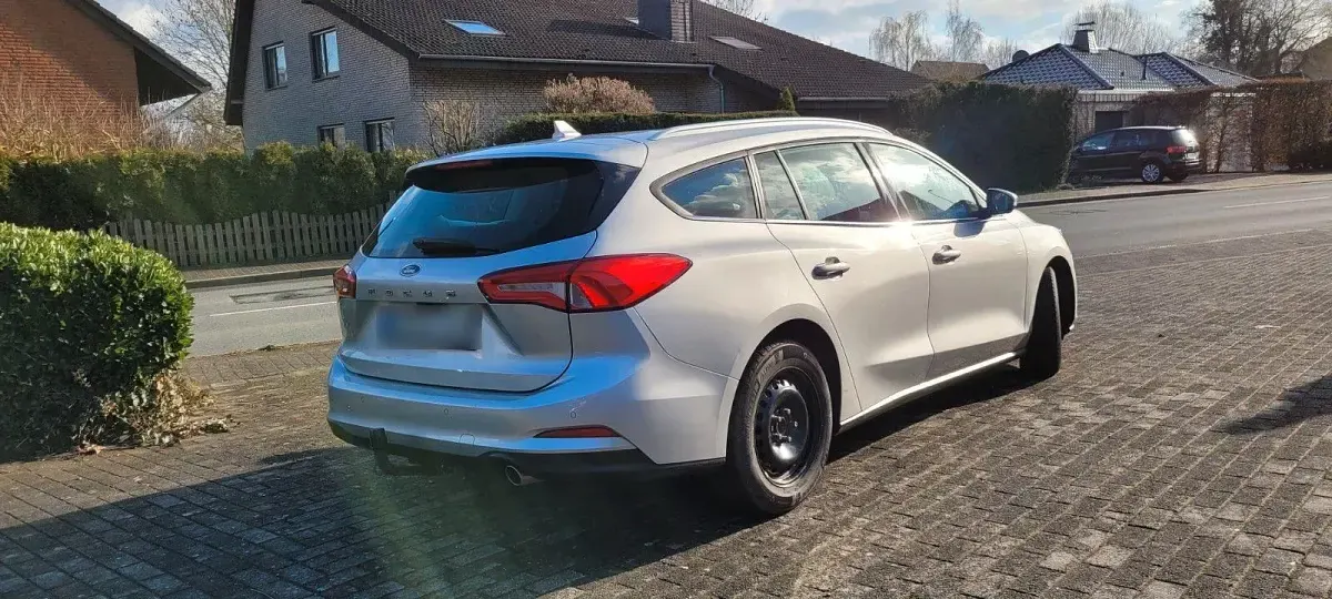 Używany Ford Focus Cool & Connect 120 KM (88 kW) 2020 Srebrny Kombi