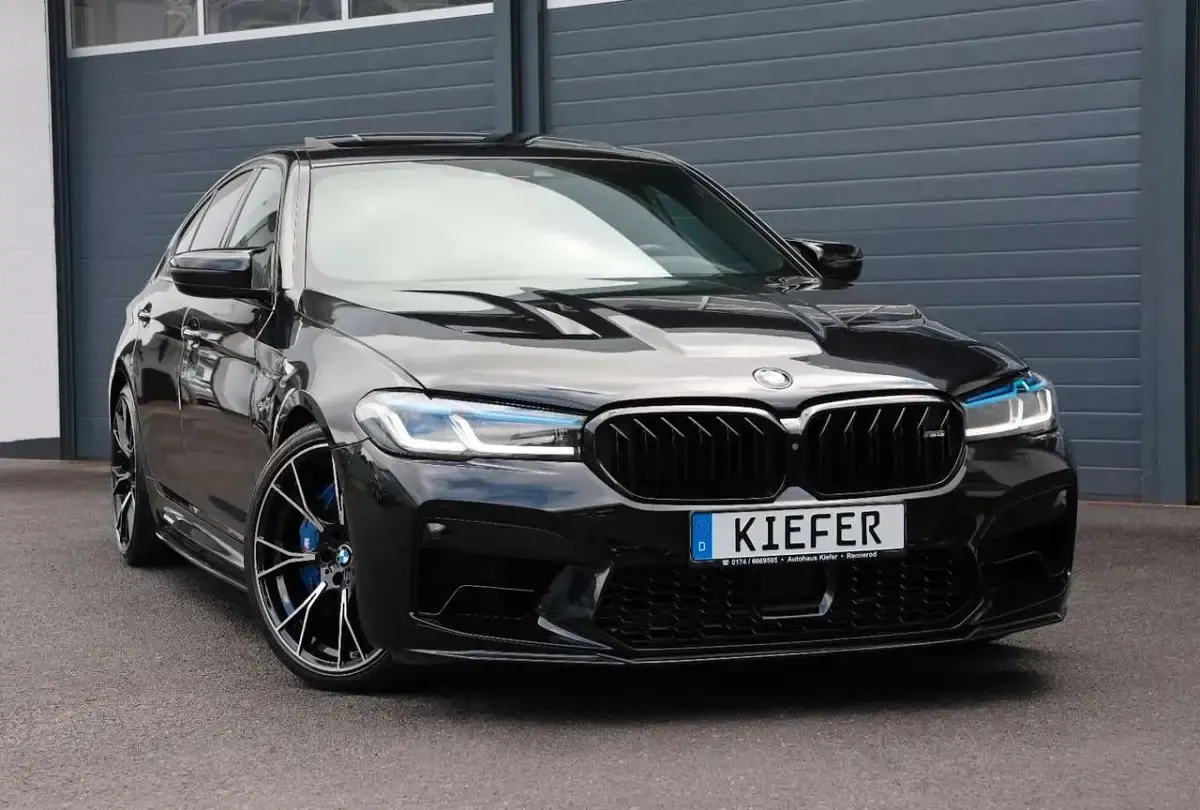 Gebraucht BMW 550 462 PS (339 kW) 2017 Black sapphire metallic Limousine