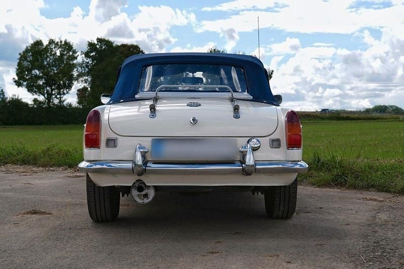Używany MG B 94 KM (69 kW) 1972 Biały Kabriolet