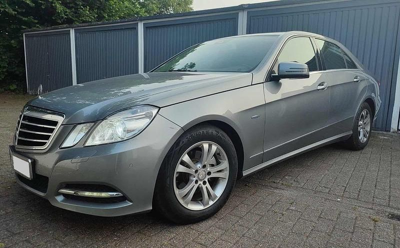 Gebraucht Mercedes E200 Avantgarde 136 PS (100 kW) 2011 Grau Limousine