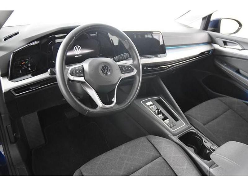 Gebraucht VW Golf VIII Life 150 PS (110 kW) 2021 Blau (metallic) Limousine