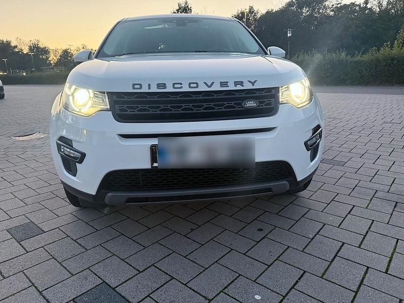 Weiß Gebraucht 2017 Land Rover Discovery Sport Skyview Edition SUV | 14.900 € (Fairer Preis) - Bild 1/4