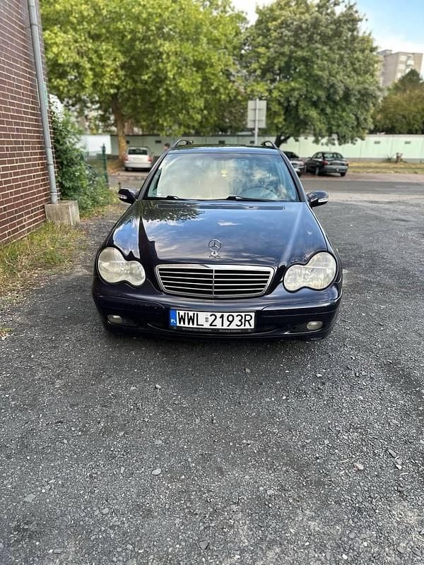 Blau Gebraucht 2002 Mercedes C220 Kombi | 1.850 € (Fairer Preis) - Bild 1/4