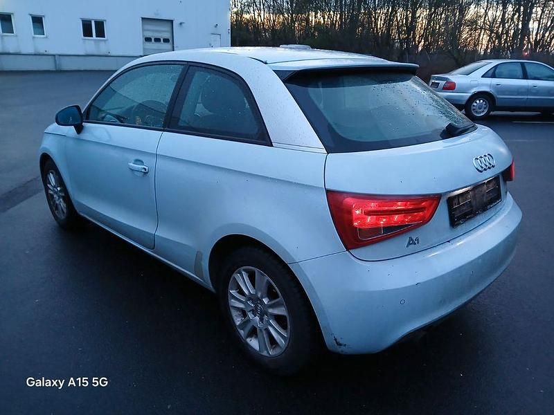 Gebraucht Audi A1 Attraction 86 PS (63 kW) 2012 Weiß Kleinwagen
