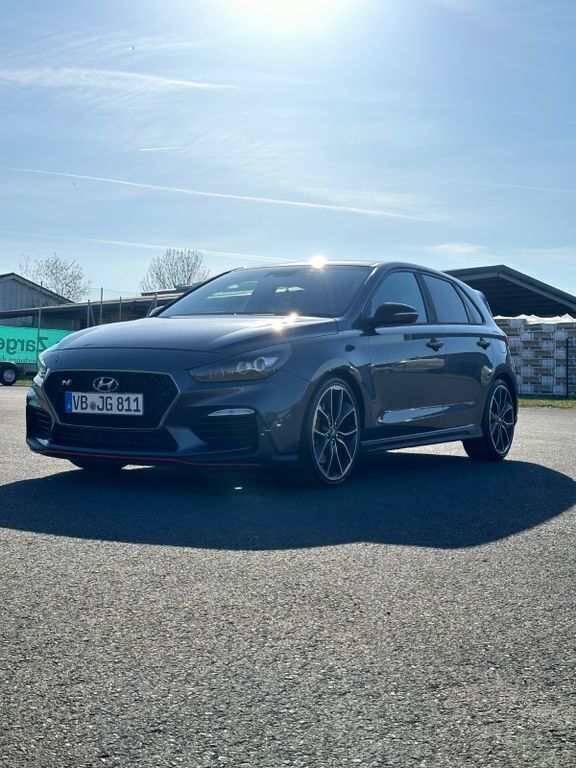 Grau Gebraucht 2019 Hyundai i30 N Performance Limousine | 18.400 € (Superpreis) - Bild 1/4