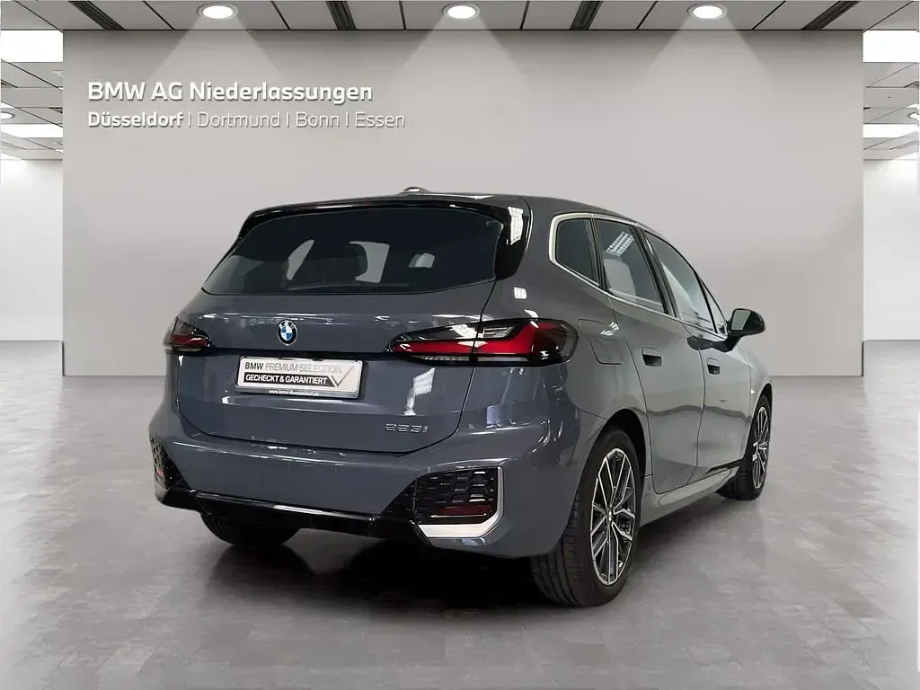 Gebraucht BMW 223 Active Tourer M Sport 204 PS (150 kW) 2022 Grau Van / Kleinbus