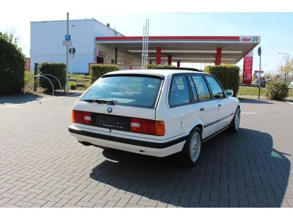 Brugt BMW 325 170 HK (125 kW) 1989 Hvid Stationcar