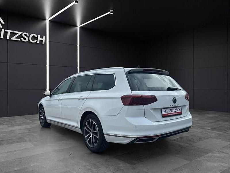 Gebraucht VW Passat Elegance 200 PS (147 kW) 2022 Pure white Kombi