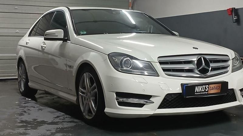 Weiß Gebraucht 2012 Mercedes C250 AMG Limousine | 9.990 € (Fairer Preis) - Bild 1/4