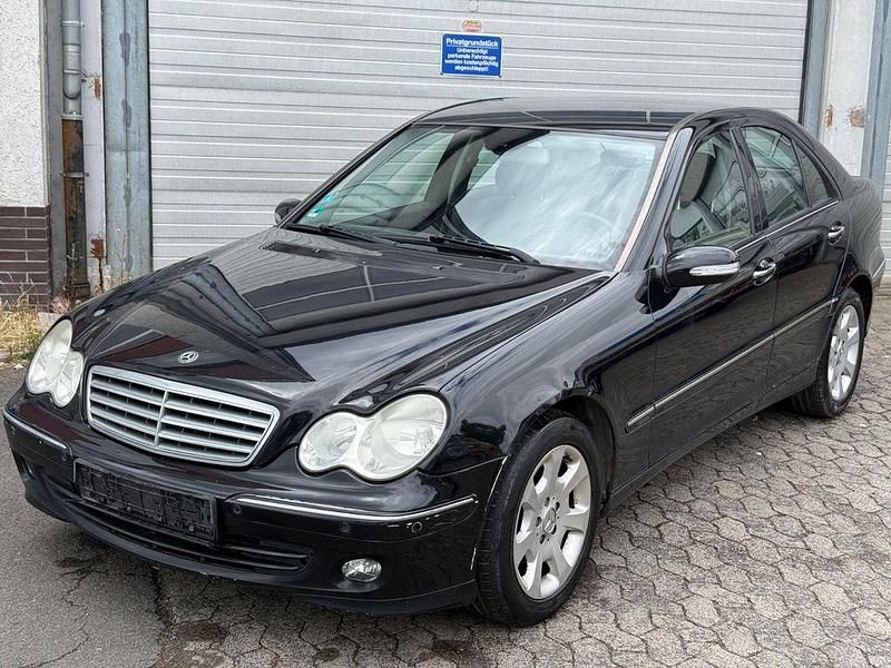 Schwarz Gebraucht 2004 Mercedes C200 Limousine | 1.490 € (Fairer Preis) - Bild 1/4
