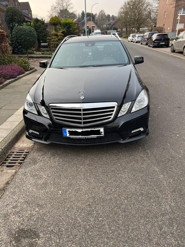 Schwarz Gebraucht 2010 Mercedes E350 Kombi | 12.000 € (Fairer Preis) - Bild 1/4