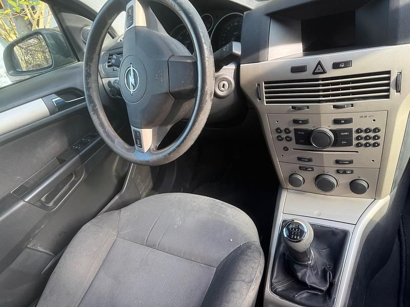 Gebraucht Opel Astra 110 PS (80 kW) 2008 Schwarz Kombi