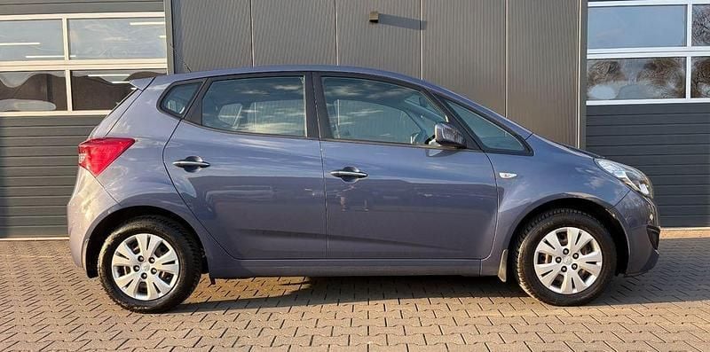 Gebraucht Hyundai ix20 92 PS (67 kW) 2013 Blau Kleinwagen
