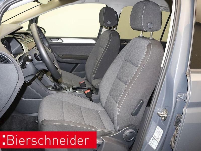 Gebraucht VW Touran S 150 PS (110 kW) 2024 Grau Van / Kleinbus