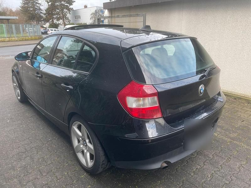 Gebraucht BMW 118 122 PS (89 kW) 2006 Schwarz Kleinwagen