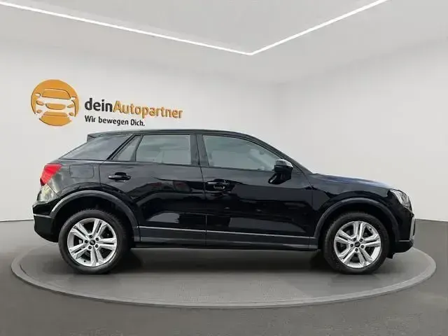 Używany Audi Q2 Advanced 116 KM (85 kW) 2022 Czarny SUV