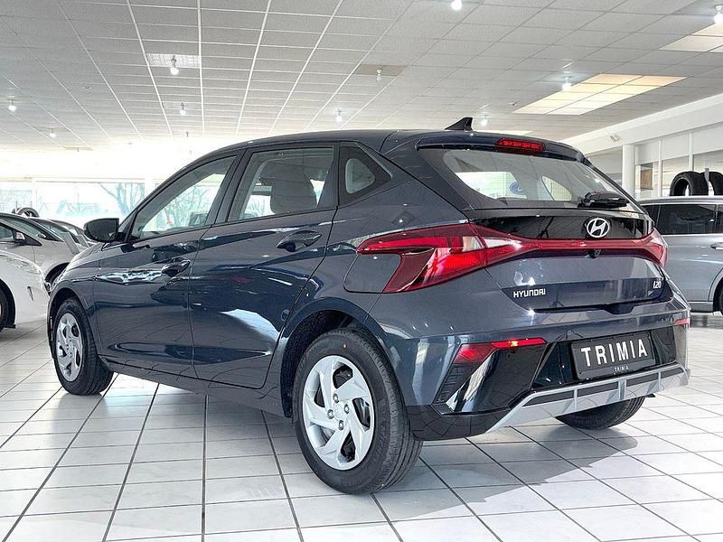 Neu Hyundai i20 90 PS (66 kW) 2025 Lumen gray pearl metallic Kleinwagen