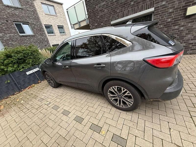 Gebraucht Ford Kuga Titanium 190 PS (139 kW) 2021 Grau SUV