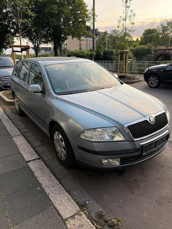 Grau Gebraucht 2006 Skoda Octavia Kombi | 1.000 € (Superpreis) - Bild 1/4