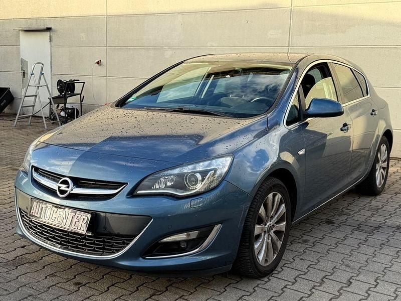 Blau Gebraucht 2015 Opel Astra Exklusiv Limousine | 5.900 € (Guter Preis) - Bild 1/4