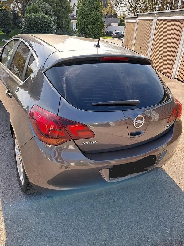 Gebraucht Opel Astra Edition 101 PS (74 kW) 2010 Andere farben Limousine