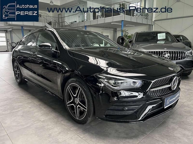 Nachtschwarz Gebraucht 2023 Mercedes CLA250e AMG Limousine | 33.739 € (Fairer Preis) - Bild 1/4
