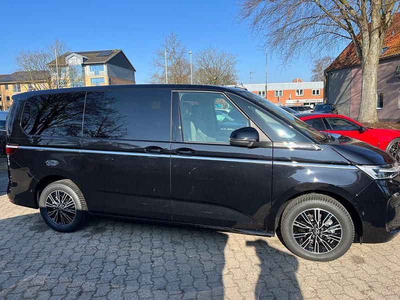 Neu VW Multivan Style 150 PS (110 kW) 2025 Schwarz Van